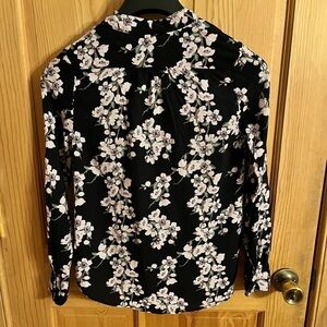 Lot of 2 XS Tops: Cotton On Floral Wrap Blouse & Aeropostale Navy Ruched Tee
